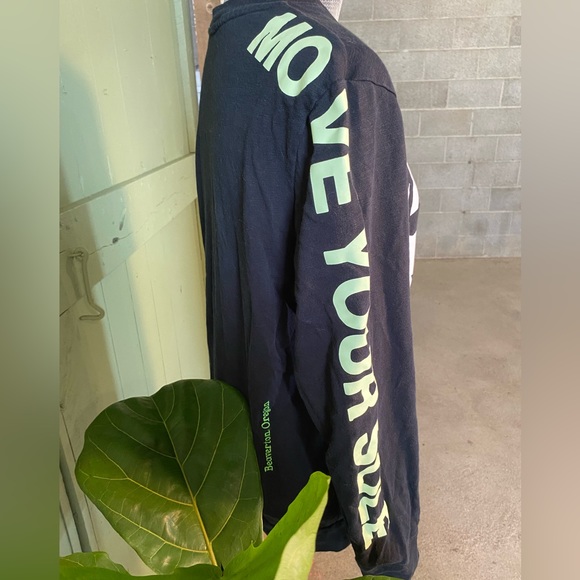 Nike World Tour Long Sleeve Graphic Tee Shirt - Picture 2 of 7